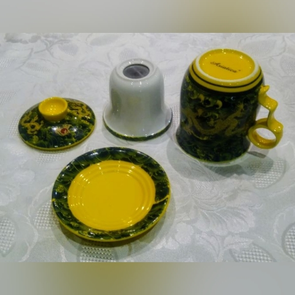 Modern ceramic tea cup with strainer and lid - Picture 2 of 13